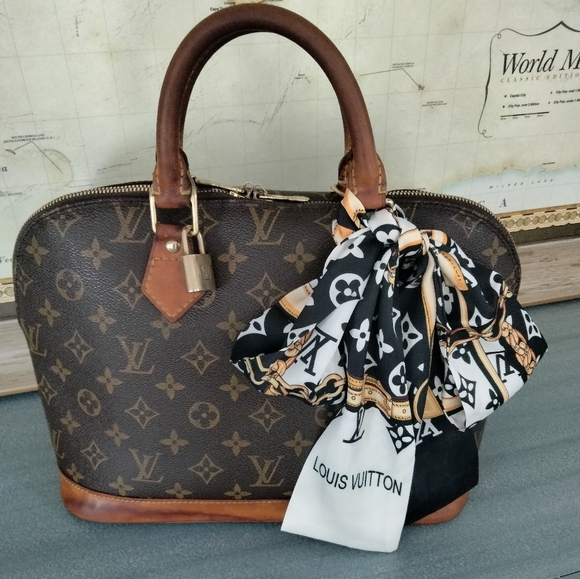 Louis Vuitton Alma PM ๐๐
- Picture 1 of 11